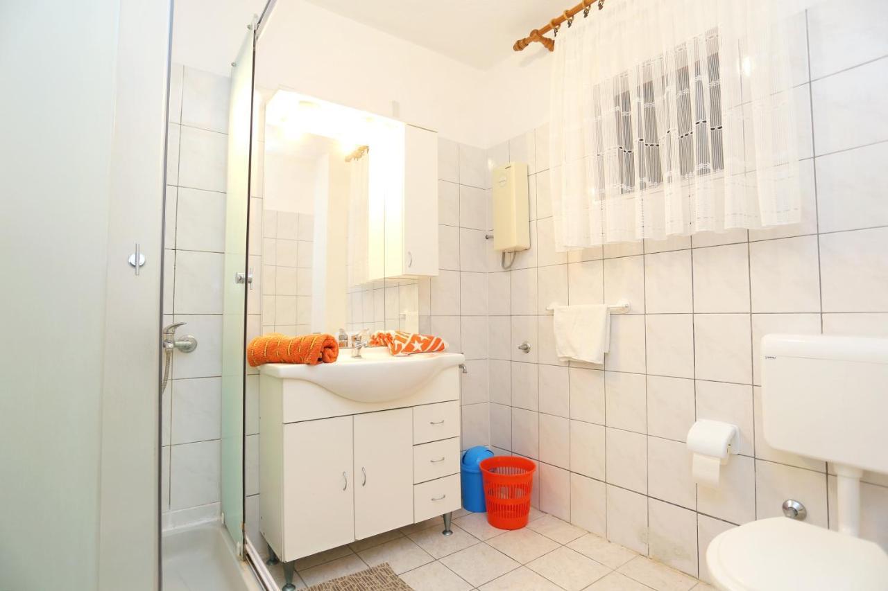 Apartments By The Sea Okrug Gornji, Ciovo - 1069 Trogir Kültér fotó