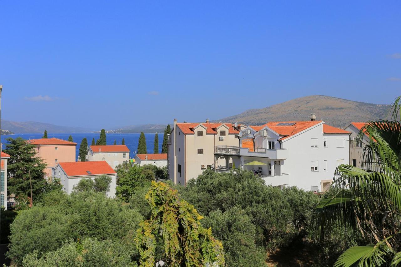 Apartments By The Sea Okrug Gornji, Ciovo - 1069 Trogir Kültér fotó