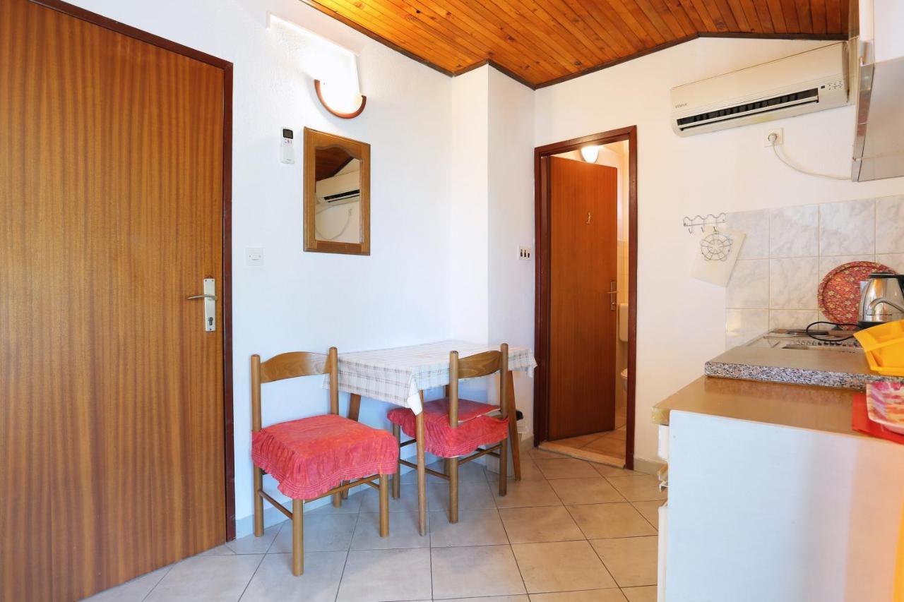 Apartments By The Sea Okrug Gornji, Ciovo - 1069 Trogir Kültér fotó